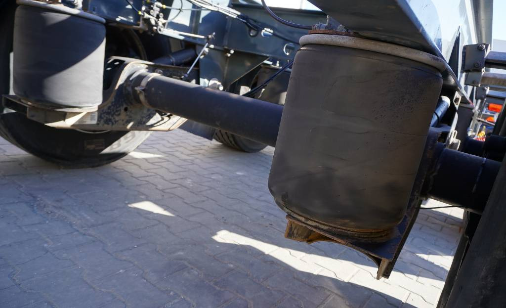 Fruehauf Trailer BDF (NEW) 6,000 km !!! - Konteinerveduk/ Tõstuk järelhaagis: pilt 4 Fruehauf Trailer BDF (NEW) 6,000 km !!! - Konteinerveduk/ Tõstuk järelhaagis: pilt 4