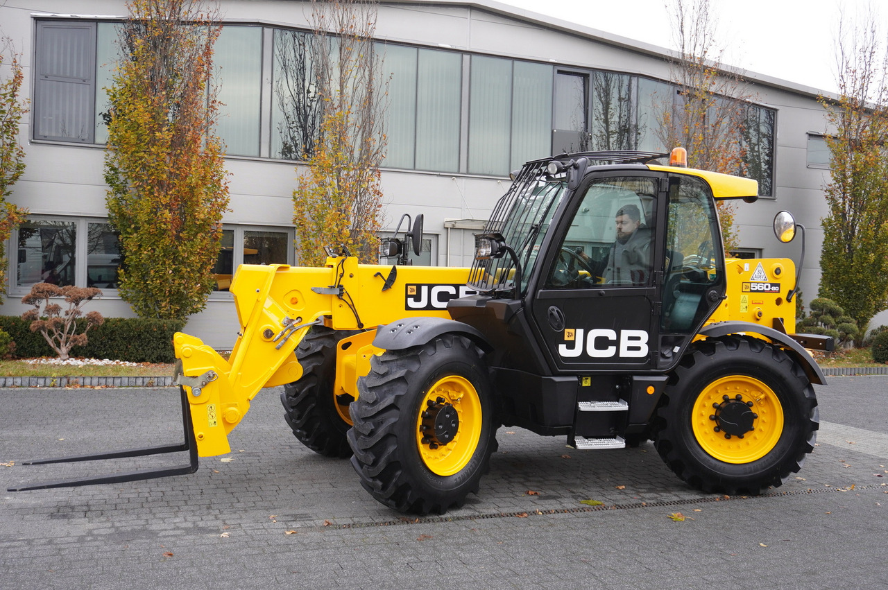 JCB 560-80 / 6 ton lifting capacity / power 146 HP - Teleskooprataslaadur: pilt 4 JCB 560-80 / 6 ton lifting capacity / power 146 HP - Teleskooprataslaadur: pilt 4