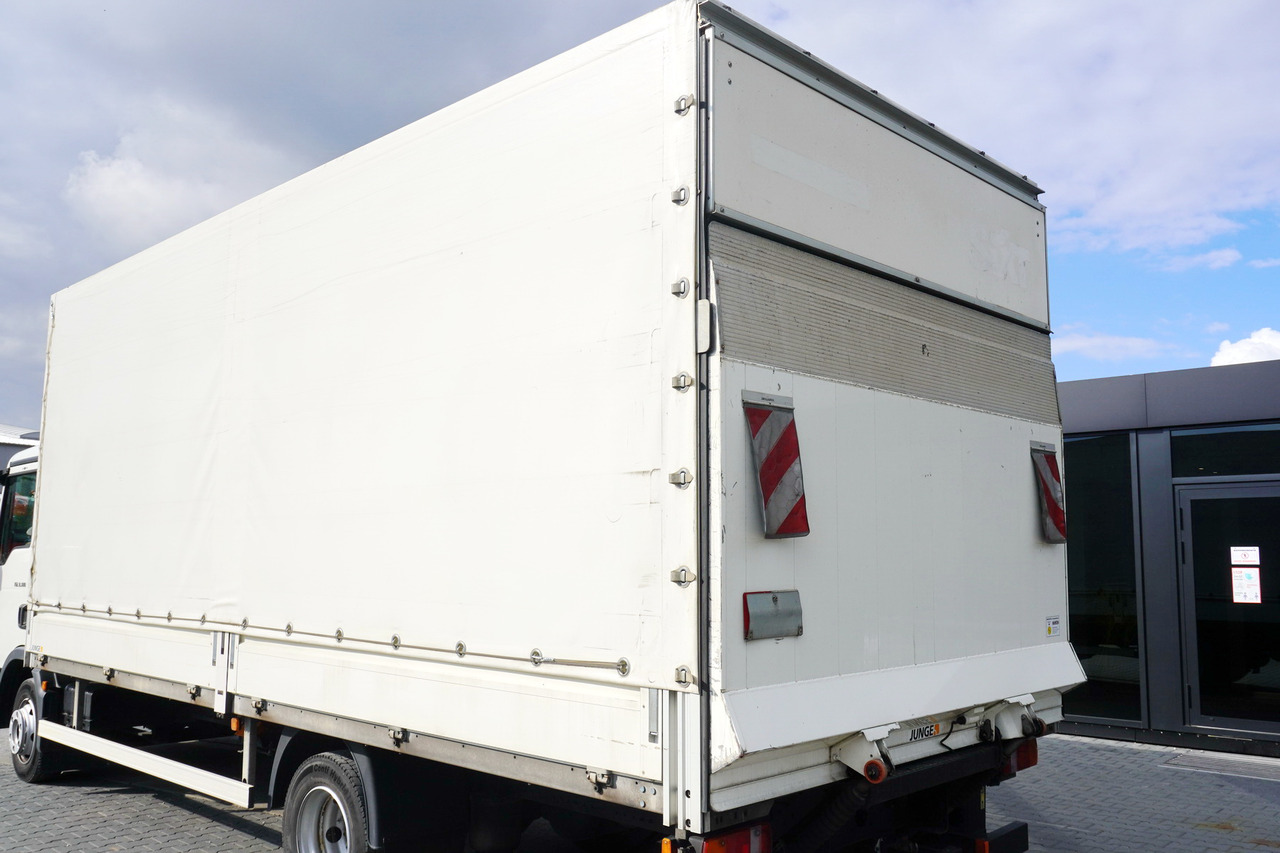JUNGE Tarpaulin body + lift Dhollandia 1000 kg - Kardinakülje vahetuskorpus: pilt 4 JUNGE Tarpaulin body + lift Dhollandia 1000 kg - Kardinakülje vahetuskorpus: pilt 4