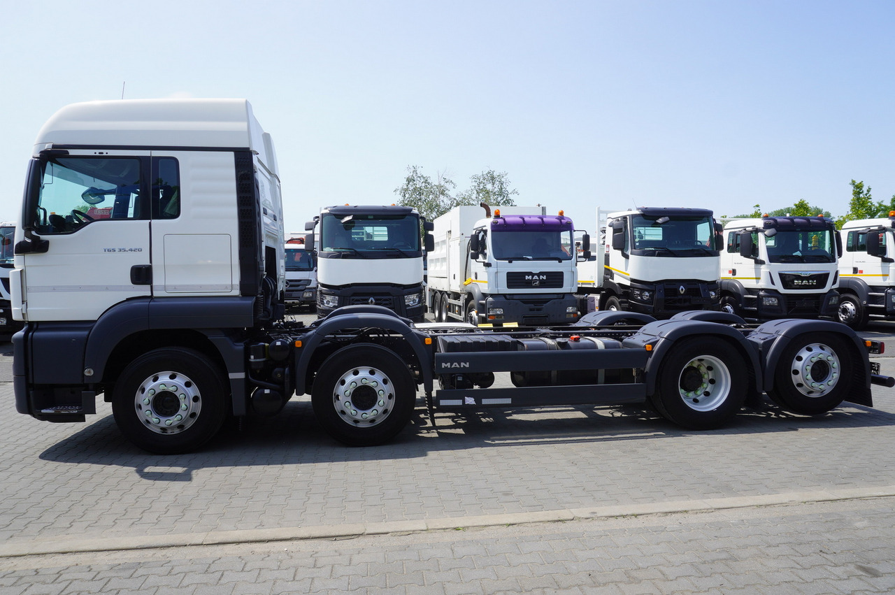 MAN TGS 35.420 8x2 / Chassis 6.4 m / 3 steered axles - Kabiinišassiiga veoauto: pilt 3 MAN TGS 35.420 8x2 / Chassis 6.4 m / 3 steered axles - Kabiinišassiiga veoauto: pilt 3