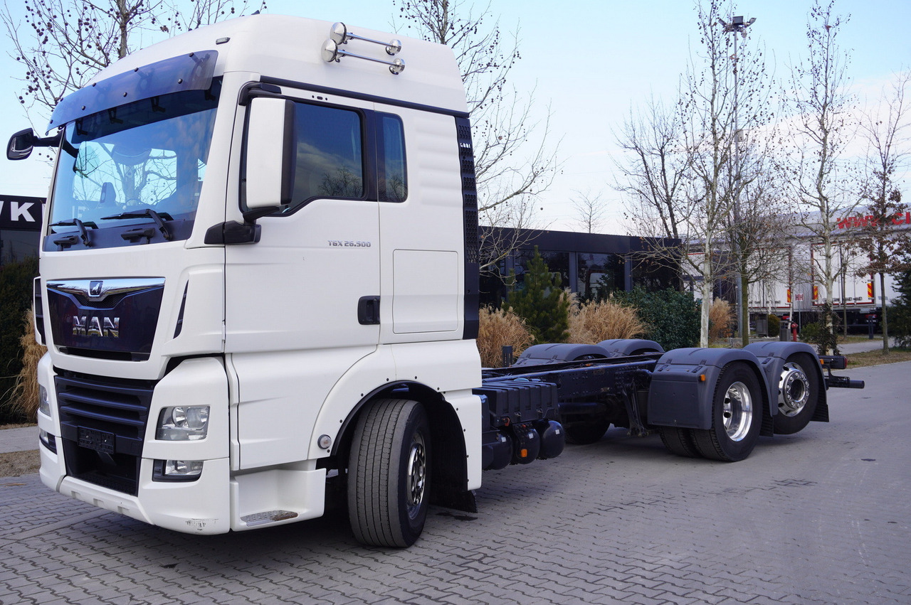 MAN TGX 26,500 / 500 HP / steering 3rd axle / 20 t cap. / Chassis 6.5 m - Kabiinišassiiga veoauto: pilt 1 MAN TGX 26,500 / 500 HP / steering 3rd axle / 20 t cap. / Chassis 6.5 m - Kabiinišassiiga veoauto: pilt 1
