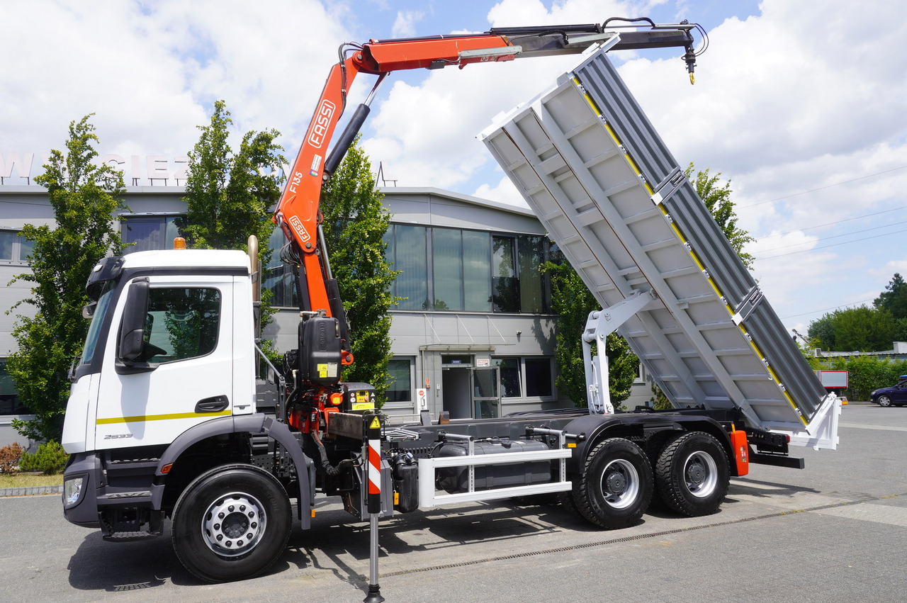 MERCEDES-BENZ AROCS 2633 6x4 / 5.5 T crane FASSI F135 / Tipper 15 EPAL - Kallurauto, Kraanaga veoauto: pilt 5 MERCEDES-BENZ AROCS 2633 6x4 / 5.5 T crane FASSI F135 / Tipper 15 EPAL - Kallurauto, Kraanaga veoauto: pilt 5