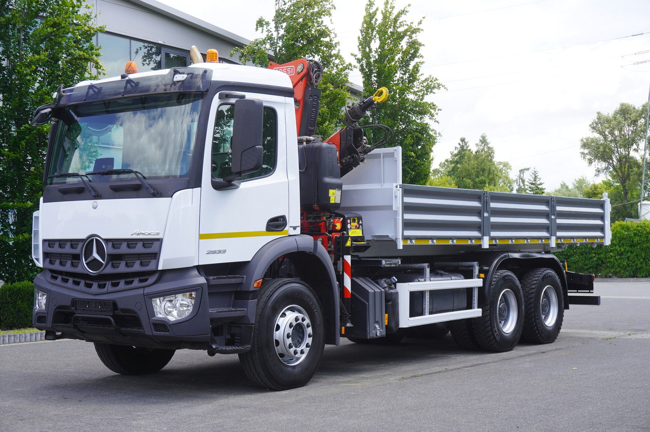 MERCEDES-BENZ AROCS 2633 6x4 / 5.5 T crane FASSI F135 / Tipper 15 EPAL - Kallurauto, Kraanaga veoauto: pilt 2 MERCEDES-BENZ AROCS 2633 6x4 / 5.5 T crane FASSI F135 / Tipper 15 EPAL - Kallurauto, Kraanaga veoauto: pilt 2