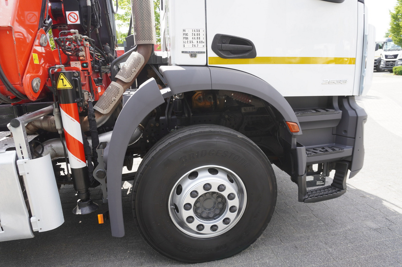 Madelveok/ Platvormveok, Kraanaga veoauto MERCEDES-BENZ AROCS 2633 6x4 / 5.5 T crane FASSI F135 / Tipper 15 EPAL: pilt 18