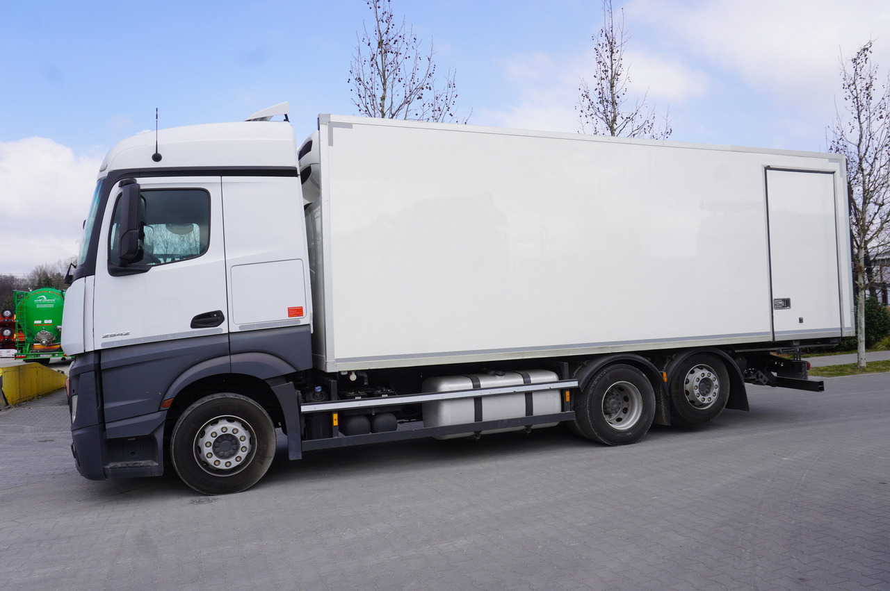 MERCEDES-BENZ Actros 2542 / GIGA cabin / Thermoking 1000R - Külmutiga veoauto: pilt 2 MERCEDES-BENZ Actros 2542 / GIGA cabin / Thermoking 1000R - Külmutiga veoauto: pilt 2