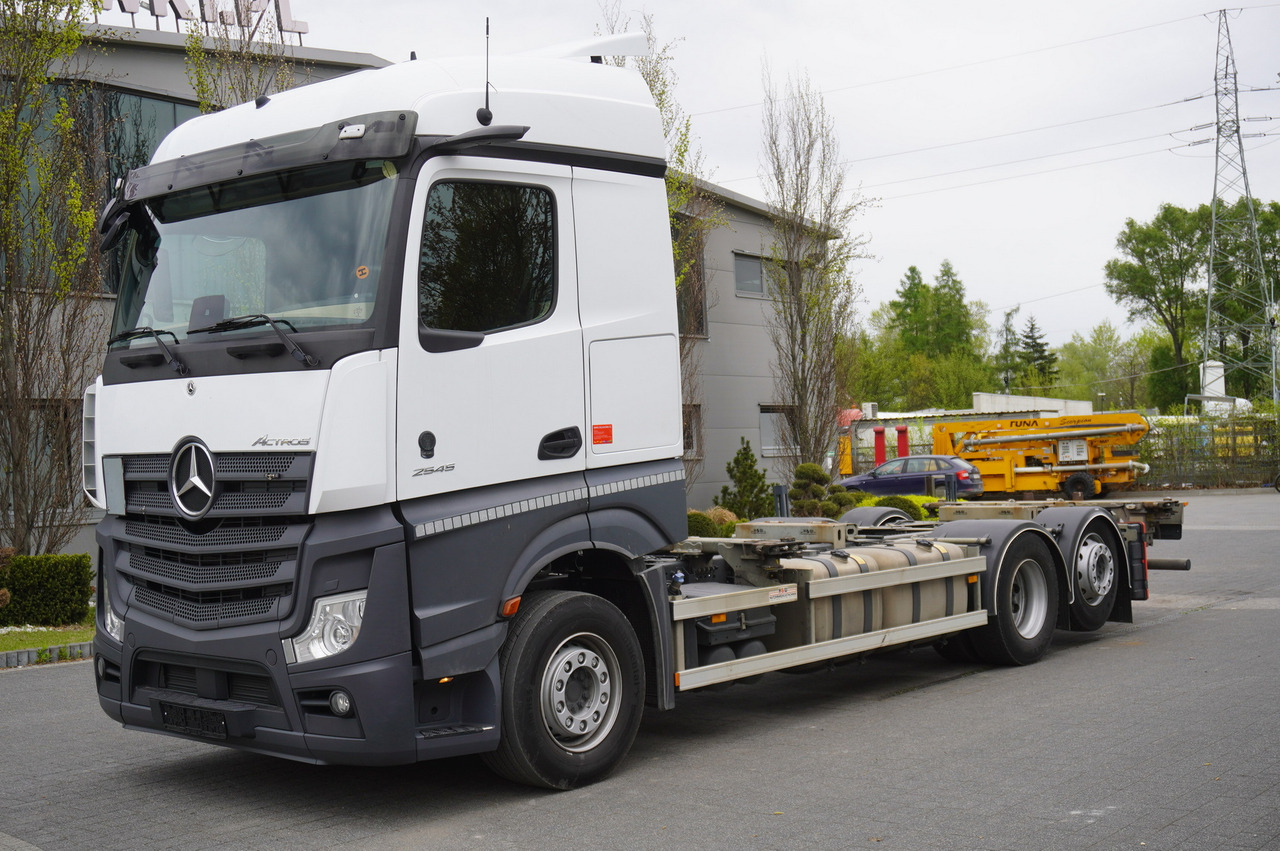 MERCEDES-BENZ Actros 2545 / 2021 / BDF / sleeper cab - Konteinerveduk/ Tõstukiga veoauto: pilt 1 MERCEDES-BENZ Actros 2545 / 2021 / BDF / sleeper cab - Konteinerveduk/ Tõstukiga veoauto: pilt 1