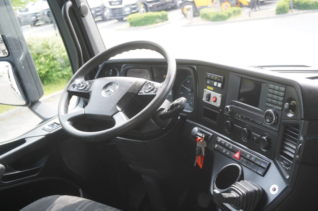 Madelveok/ Platvormveok, Kraanaga veoauto MERCEDES-BENZ Arocs 1833 / 87,000 km!!! / Hds HIAB X-DUO 128 B-2 / three-sided tipper: pilt 26
