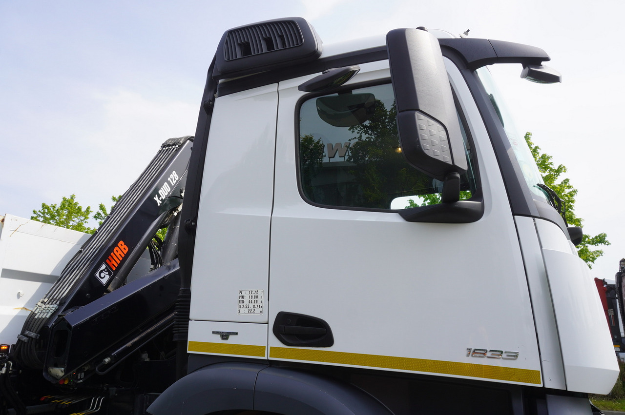 Madelveok/ Platvormveok, Kraanaga veoauto MERCEDES-BENZ Arocs 1833 / 87,000 km!!! / Hds HIAB X-DUO 128 B-2 / three-sided tipper: pilt 22
