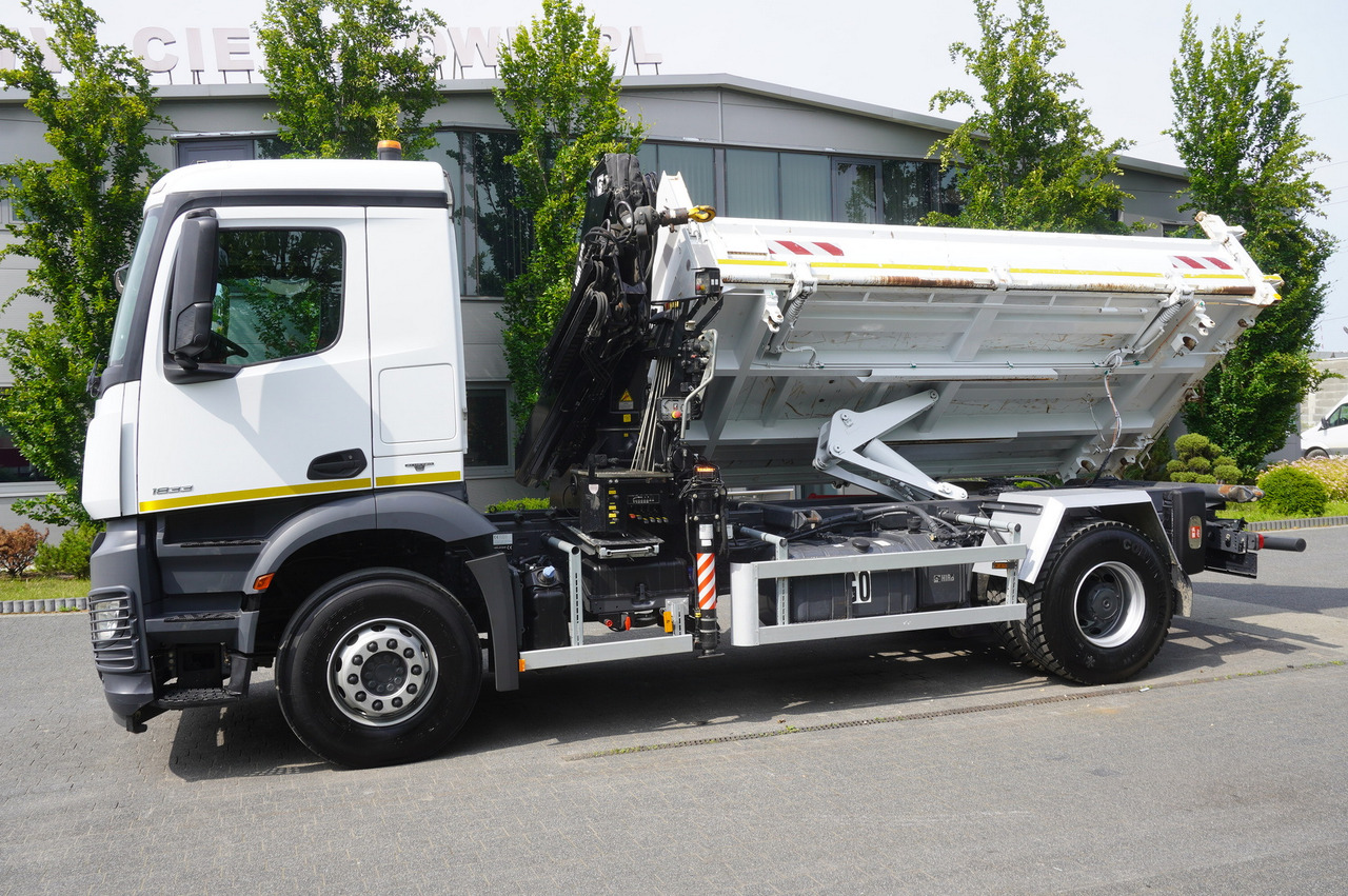 Madelveok/ Platvormveok, Kraanaga veoauto MERCEDES-BENZ Arocs 1833 / 87,000 km!!! / Hds HIAB X-DUO 128 B-2 / three-sided tipper: pilt 15