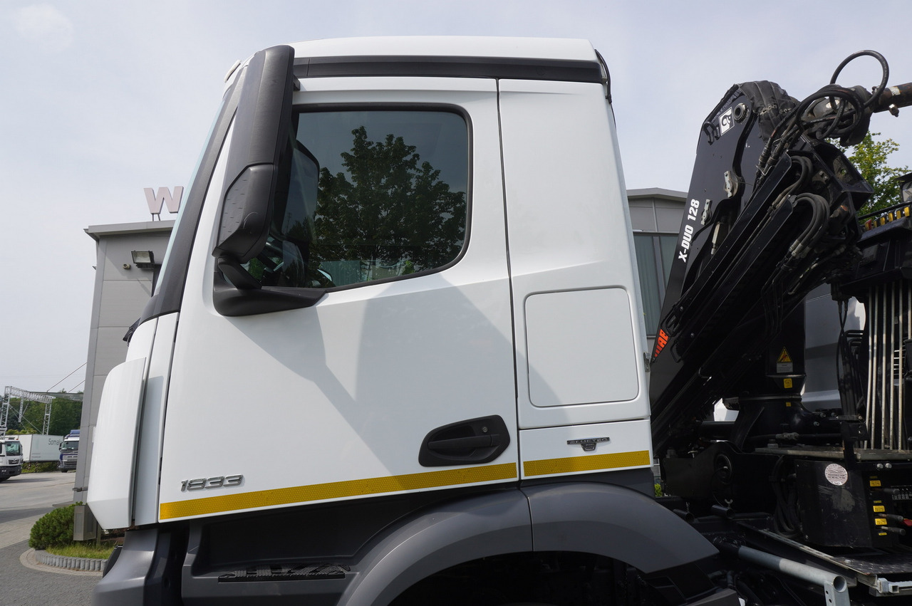 Madelveok/ Platvormveok, Kraanaga veoauto MERCEDES-BENZ Arocs 1833 / 87,000 km!!! / Hds HIAB X-DUO 128 B-2 / three-sided tipper: pilt 24