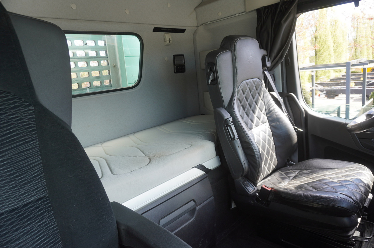 Kraanaga veoauto transporditavad ained puit Mercedes-Benz Arocs 3563 8 × 4 / 630 HP / steered axle / Logging superstructure: pilt 25 Kraanaga veoauto transporditavad ained puit Mercedes-Benz Arocs 3563 8 × 4 / 630 HP / steered axle / Logging superstructure: pilt 25