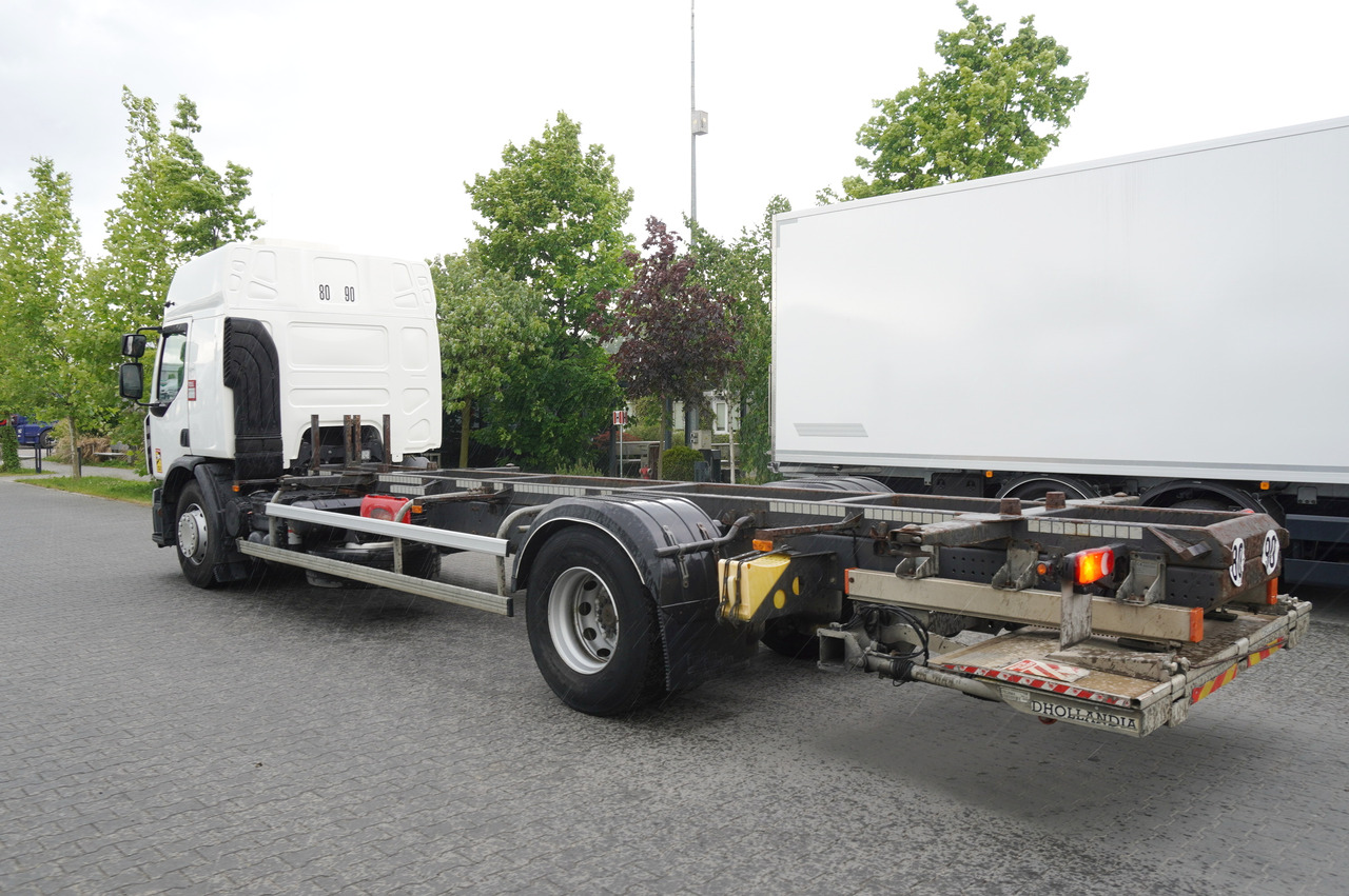 RENAULT D19 Wide Glob / BDF / load capacity 11t / 280 thousand km / tail lift - Kabiinišassiiga veoauto: pilt 3 RENAULT D19 Wide Glob / BDF / load capacity 11t / 280 thousand km / tail lift - Kabiinišassiiga veoauto: pilt 3