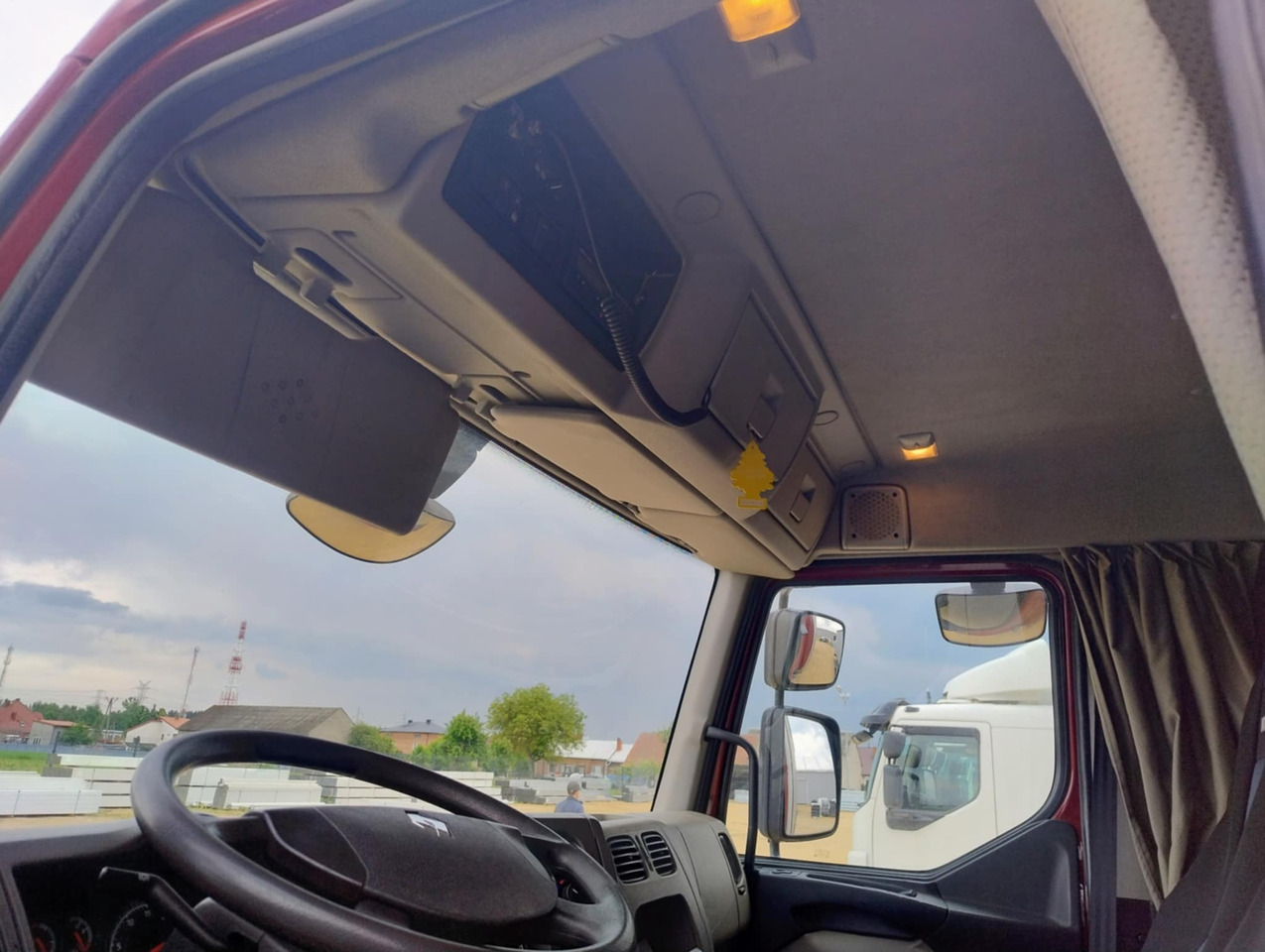 RENAULT Midlum 300 / Curtain 18 EPAL / Sleeping cab - Tent veoauto: pilt 5 RENAULT Midlum 300 / Curtain 18 EPAL / Sleeping cab - Tent veoauto: pilt 5