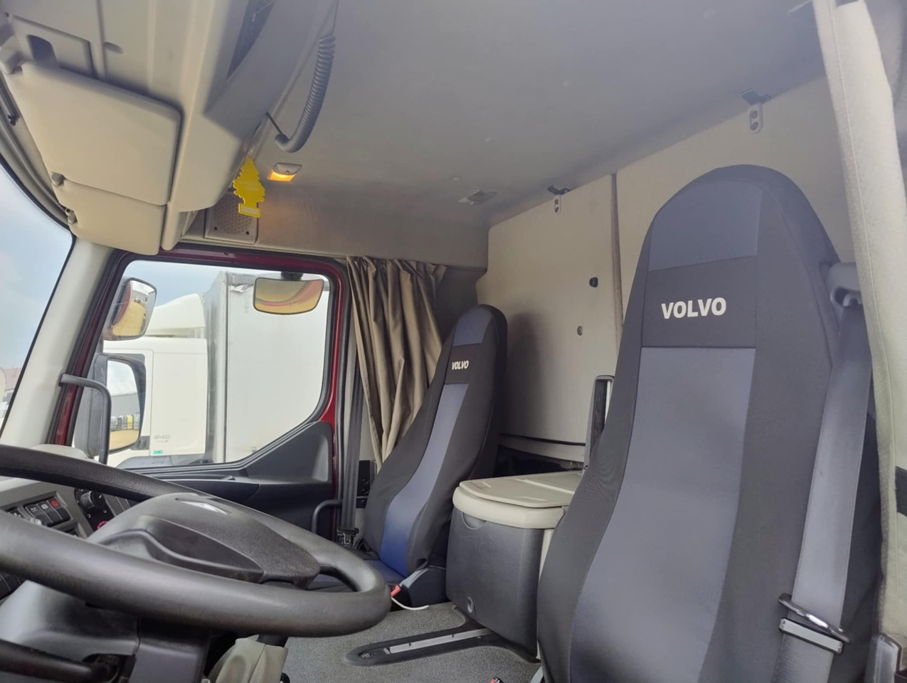 RENAULT Midlum 300 / Curtain 18 EPAL / Sleeping cab - Tent veoauto: pilt 4 RENAULT Midlum 300 / Curtain 18 EPAL / Sleeping cab - Tent veoauto: pilt 4