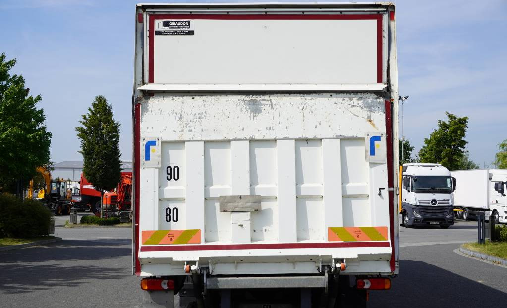 RENAULT Renault D12 E6 / Container 18 pallets / Lift - Kasti veoauto: pilt 4 RENAULT Renault D12 E6 / Container 18 pallets / Lift - Kasti veoauto: pilt 4