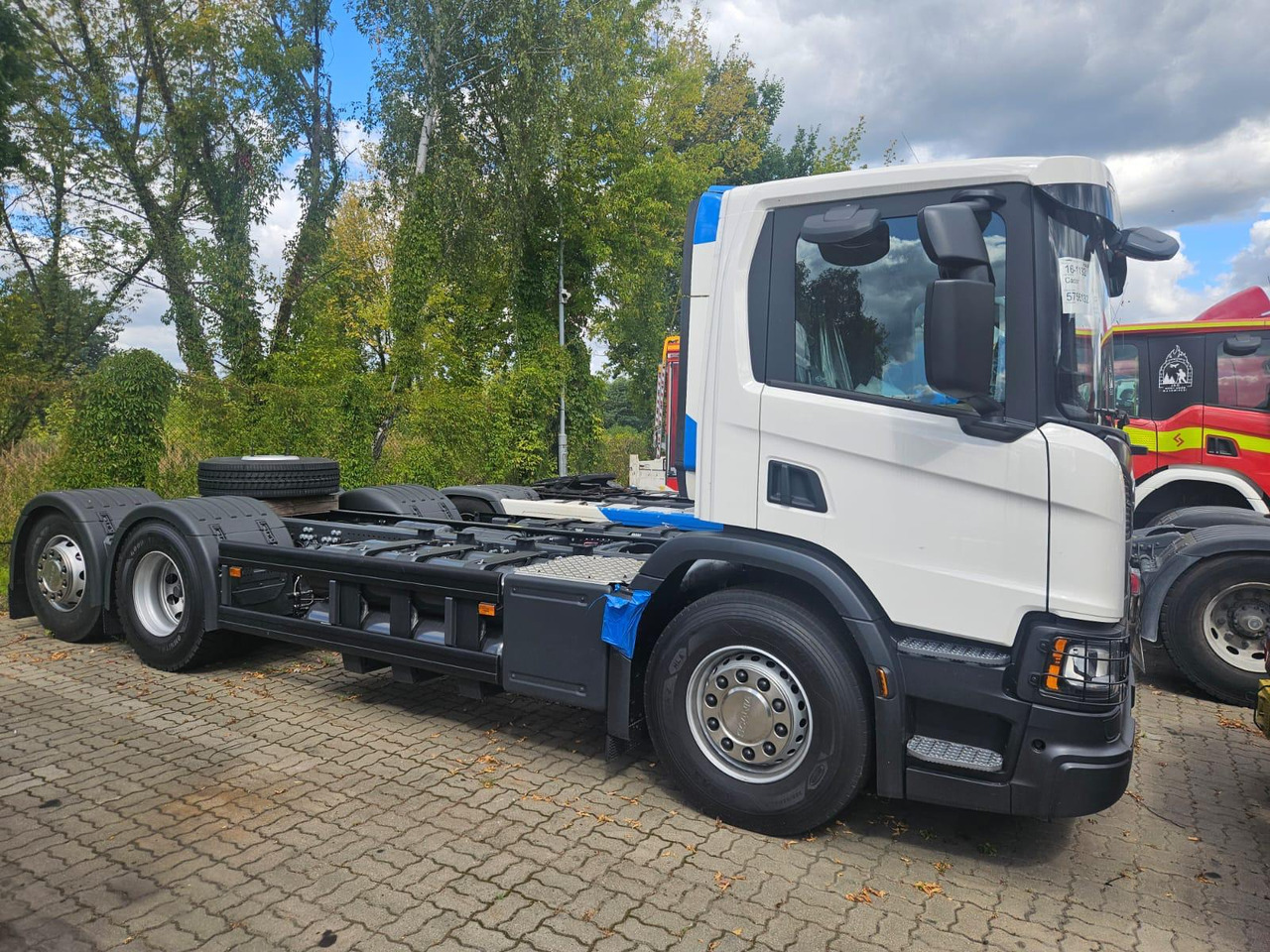 SCANIA P 340 B6x2*4NA / chassis frame / steering axle / CNG - Kabiinišassiiga veoauto: pilt 3 SCANIA P 340 B6x2*4NA / chassis frame / steering axle / CNG - Kabiinišassiiga veoauto: pilt 3