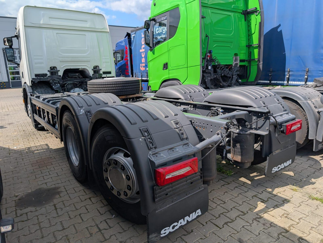 SCANIA P 340 B6x2*4NA / chassis frame / steering axle / CNG / large cab / 8 units - Kabiinišassiiga veoauto: pilt 4 SCANIA P 340 B6x2*4NA / chassis frame / steering axle / CNG / large cab / 8 units - Kabiinišassiiga veoauto: pilt 4