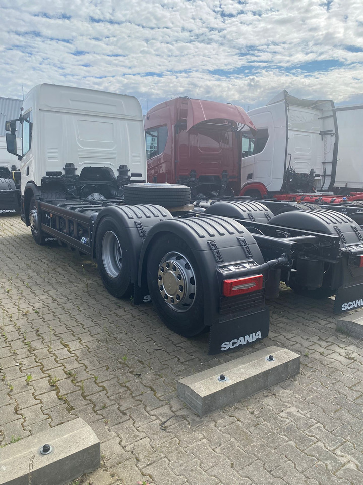 SCANIA P 340 B6x2*4NA / chassis frame / steering axle / CNG / large cab / 8 units - Kabiinišassiiga veoauto: pilt 3 SCANIA P 340 B6x2*4NA / chassis frame / steering axle / CNG / large cab / 8 units - Kabiinišassiiga veoauto: pilt 3