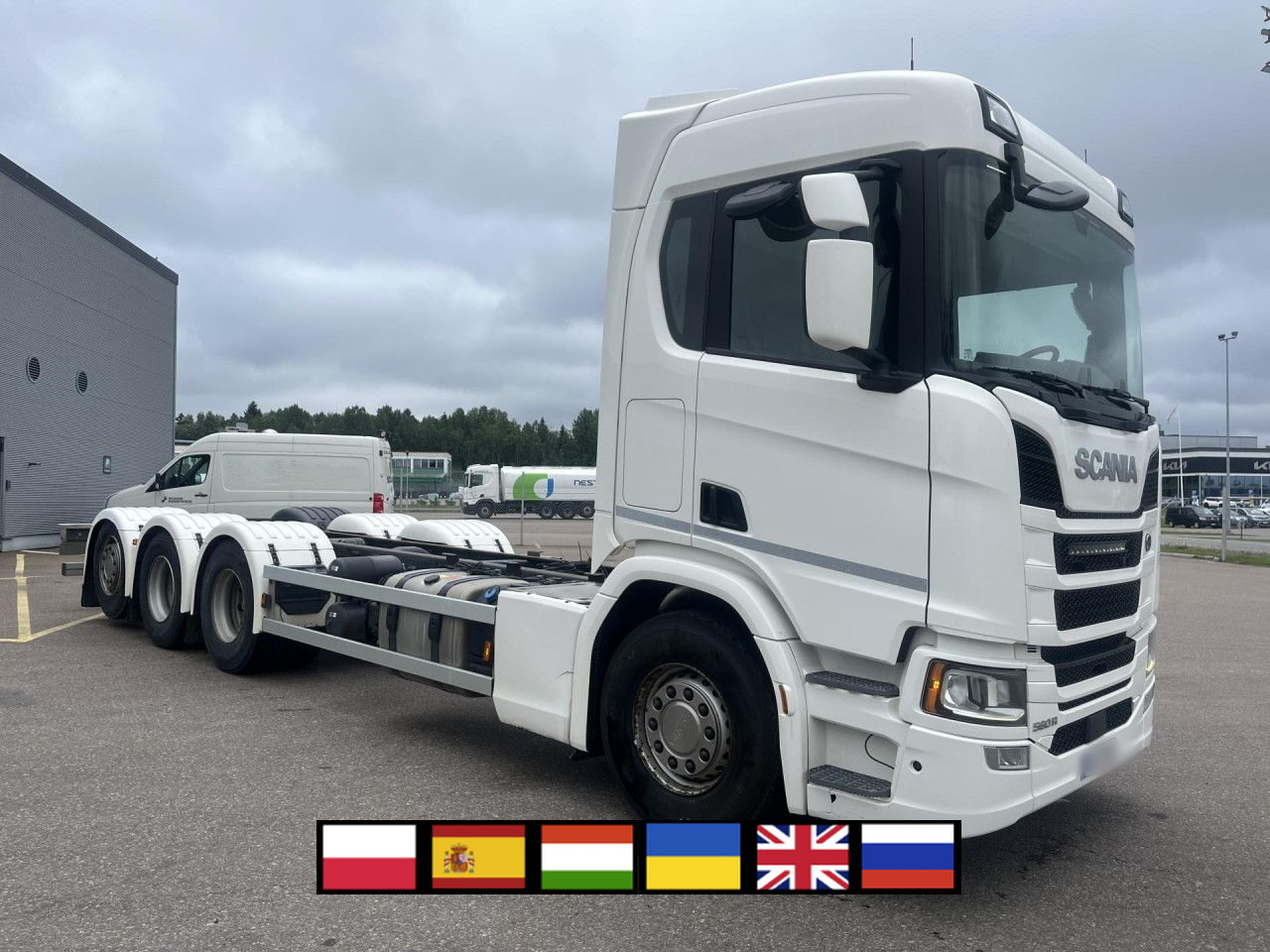 SCANIA R560 B8x4*4 / Chassis / sleeper cab / Power take-off - Kraanaga veoauto: pilt 1 SCANIA R560 B8x4*4 / Chassis / sleeper cab / Power take-off - Kraanaga veoauto: pilt 1