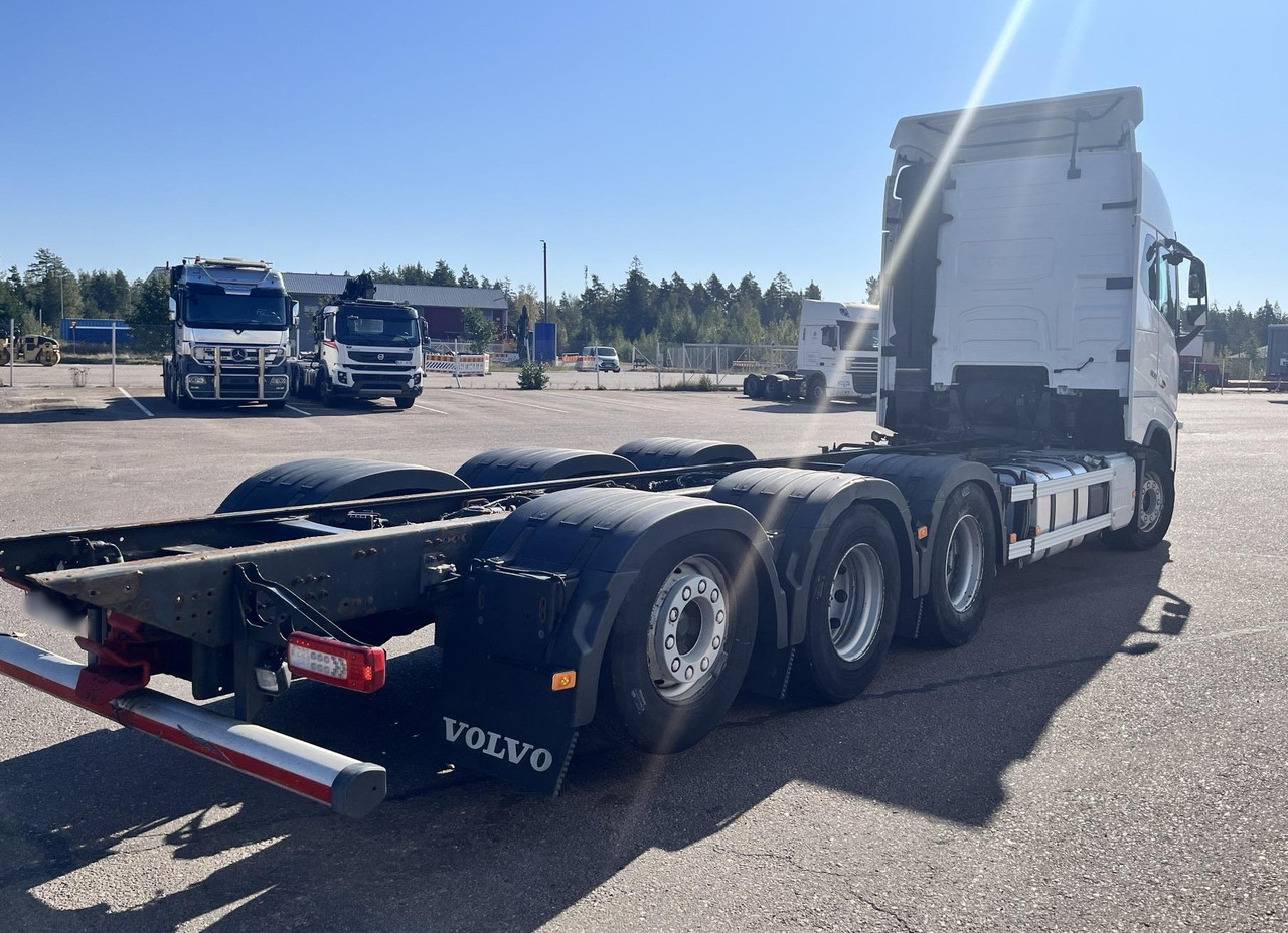 VOLVO FH 650 8x4 / Truck chassis / Sleeper cab - Kabiinišassiiga veoauto: pilt 3 VOLVO FH 650 8x4 / Truck chassis / Sleeper cab - Kabiinišassiiga veoauto: pilt 3