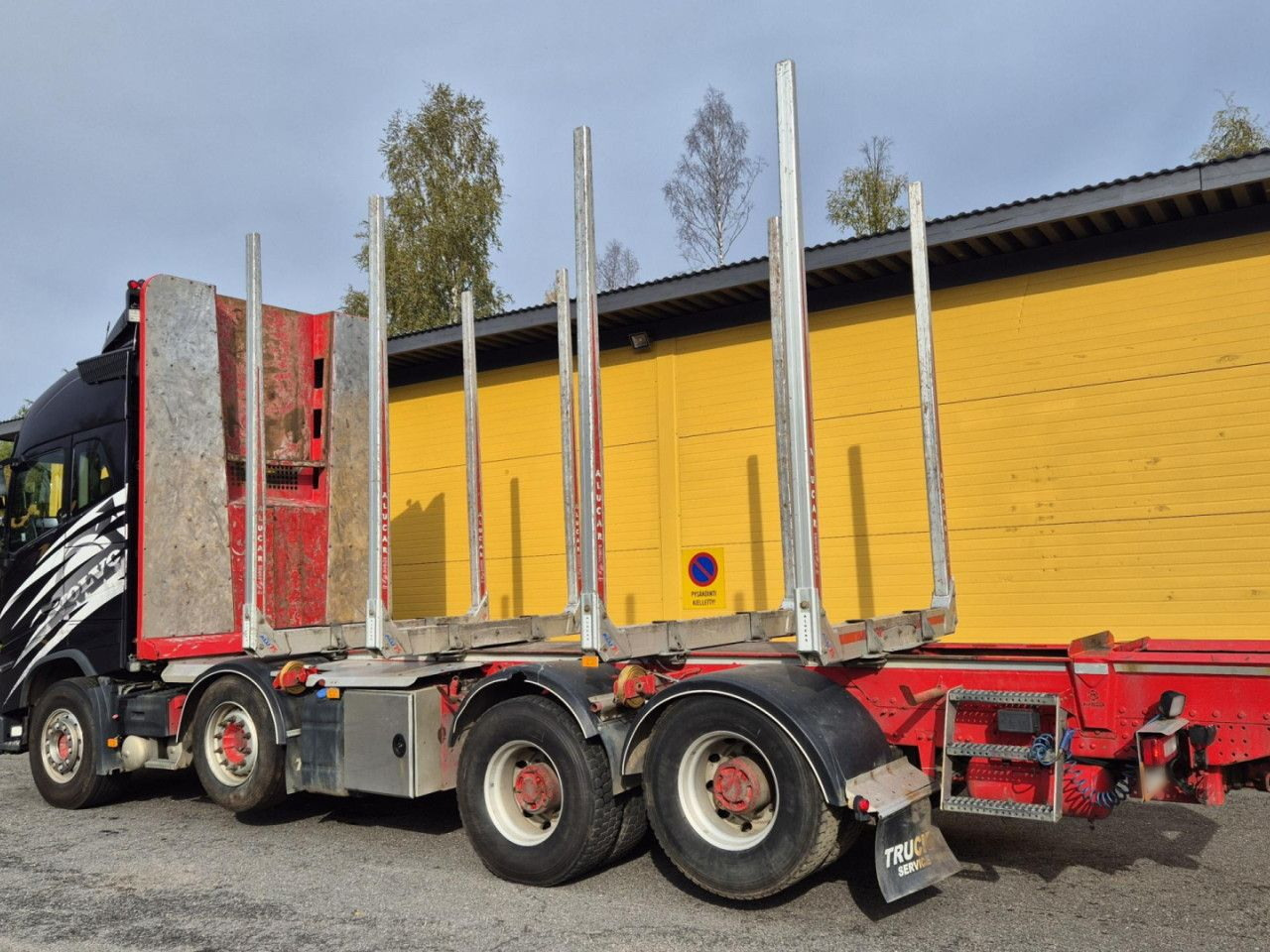 VOLVO FH 750 8x4 / 2 lifted axles / timber truck - Kabiinišassiiga veoauto: pilt 2 VOLVO FH 750 8x4 / 2 lifted axles / timber truck - Kabiinišassiiga veoauto: pilt 2