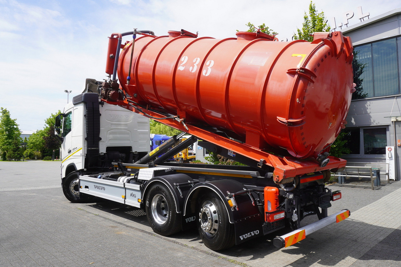 VOLVO Volvo FH 500 / Septic barrel 13000 l / Hook lift 21 t / 2022 / 3rd axle steered / 2 units - Lägapütt: pilt 5 VOLVO Volvo FH 500 / Septic barrel 13000 l / Hook lift 21 t / 2022 / 3rd axle steered / 2 units - Lägapütt: pilt 5