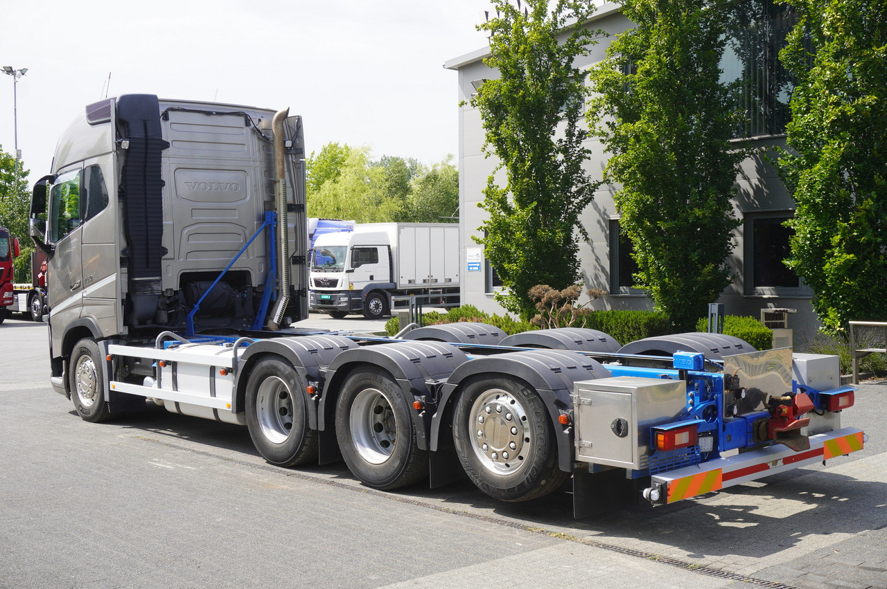 VOLVO Volvo FH16 750 8x4x4 / 750 HP! / Frame 685 cm / Steered 4th axle - Kraanaga veoauto: pilt 4 VOLVO Volvo FH16 750 8x4x4 / 750 HP! / Frame 685 cm / Steered 4th axle - Kraanaga veoauto: pilt 4
