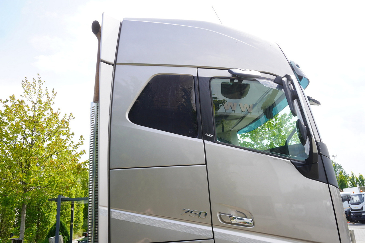 Kraanaga veoauto VOLVO Volvo FH16 750 8x4x4 / 750 HP! / Frame 685 cm / Steered 4th axle: pilt 13