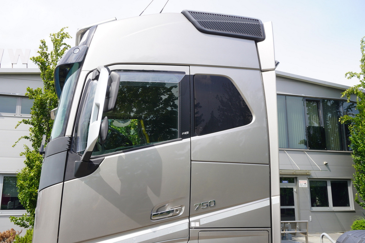 Kraanaga veoauto VOLVO Volvo FH16 750 8x4x4 / 750 HP! / Frame 685 cm / Steered 4th axle: pilt 15
