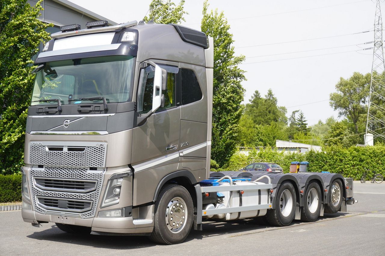 VOLVO Volvo FH16 750 8x4x4 / 750 HP! / Frame 685 cm / Steered 4th axle - Kraanaga veoauto: pilt 2 VOLVO Volvo FH16 750 8x4x4 / 750 HP! / Frame 685 cm / Steered 4th axle - Kraanaga veoauto: pilt 2