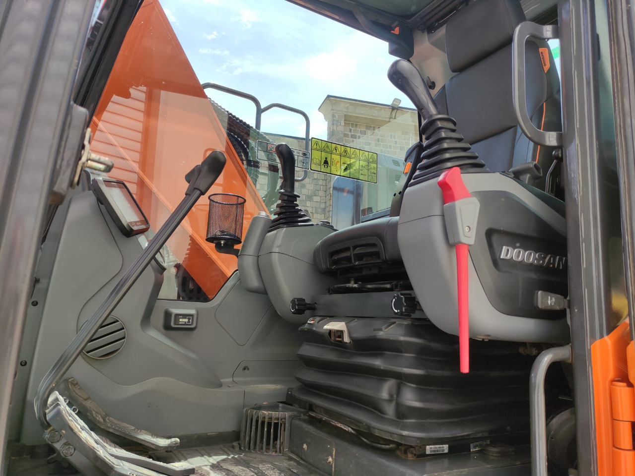 DOOSAN DX140LCR-7 - Lintekskavaator: pilt 5 DOOSAN DX140LCR-7 - Lintekskavaator: pilt 5
