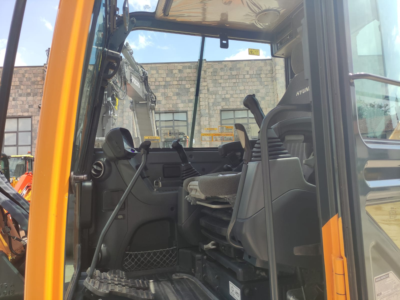 HYUNDAI R60CR-9A - Miniekskavaator: pilt 5 HYUNDAI R60CR-9A - Miniekskavaator: pilt 5