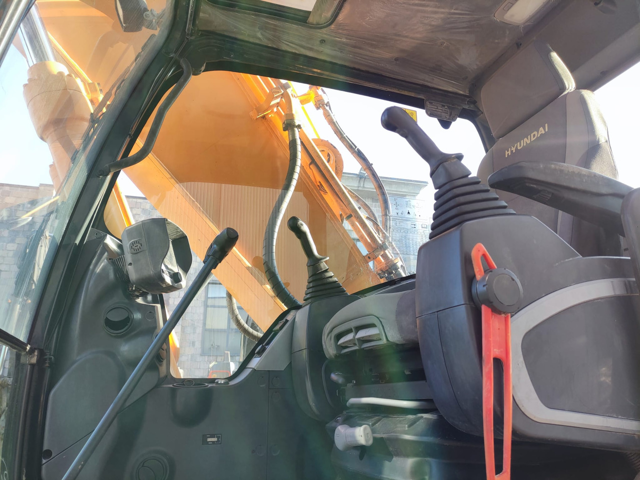 Hyundai R220NLC-9A - Lintekskavaator: pilt 5 Hyundai R220NLC-9A - Lintekskavaator: pilt 5