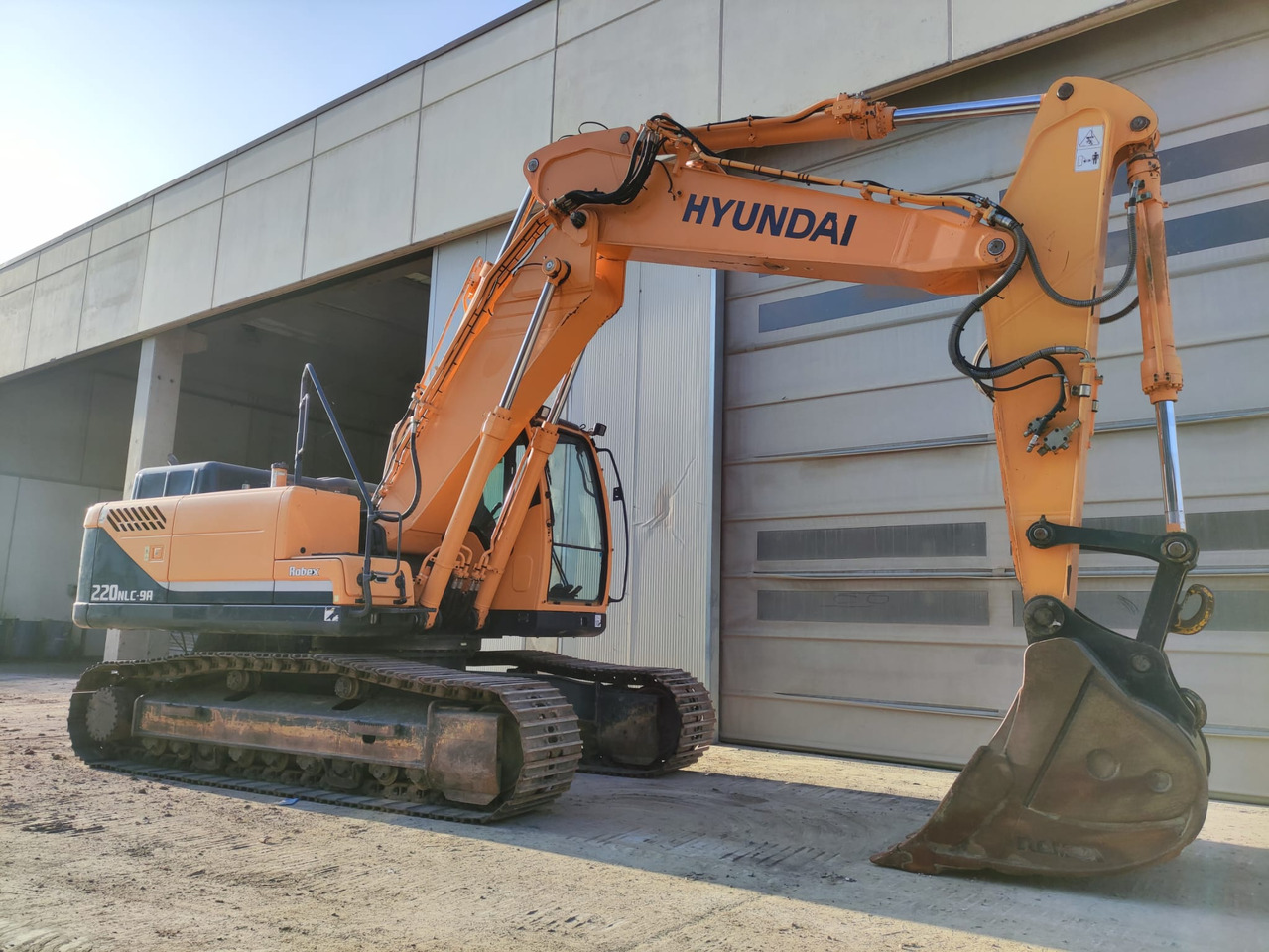Hyundai R220NLC-9A - Lintekskavaator: pilt 3 Hyundai R220NLC-9A - Lintekskavaator: pilt 3