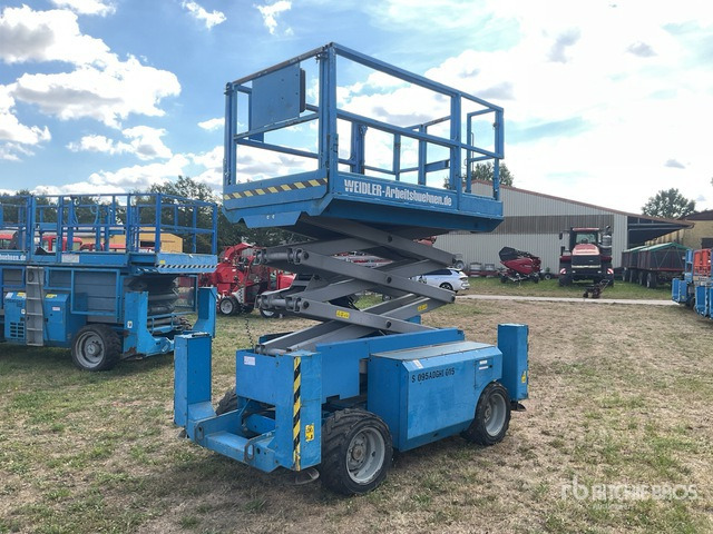2007 Genie GS2668RT 4x4 Diesel Scissor Lift - Käärlift: pilt 4 2007 Genie GS2668RT 4x4 Diesel Scissor Lift - Käärlift: pilt 4