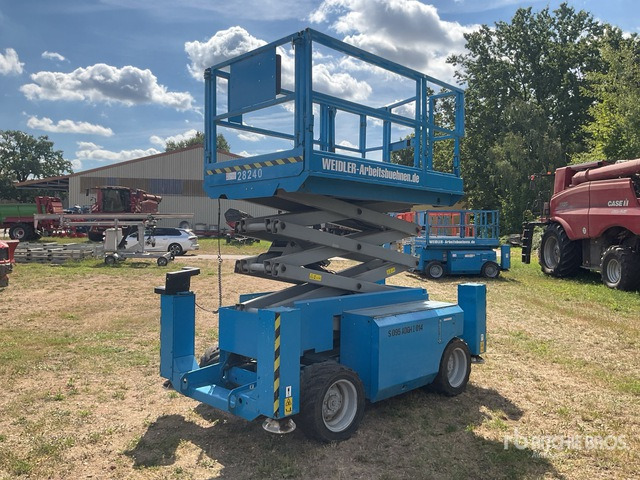 2007 Genie GS2668RT 4x4 Diesel Scissor Lift - Käärlift: pilt 4 2007 Genie GS2668RT 4x4 Diesel Scissor Lift - Käärlift: pilt 4