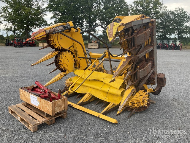 2010 New Holland 360 Forage Harvester Header - Saagikoristusmasina lisa: pilt 2 2010 New Holland 360 Forage Harvester Header - Saagikoristusmasina lisa: pilt 2
