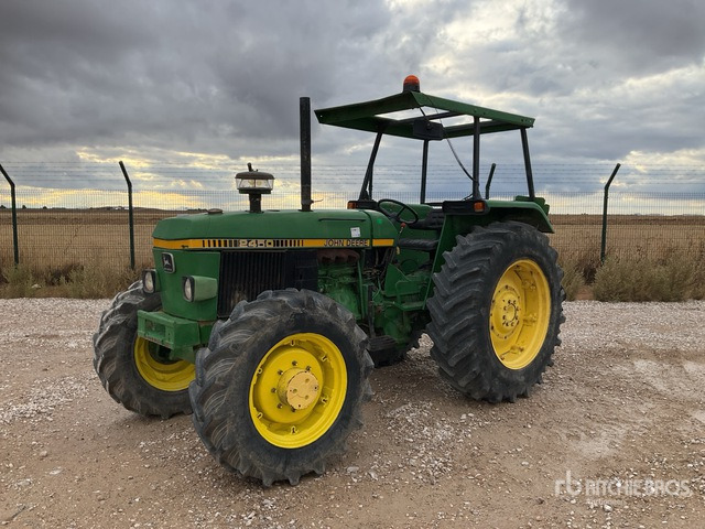1990 John Deere 2450 4WD Tractor - Traktor: pilt 2 1990 John Deere 2450 4WD Tractor - Traktor: pilt 2