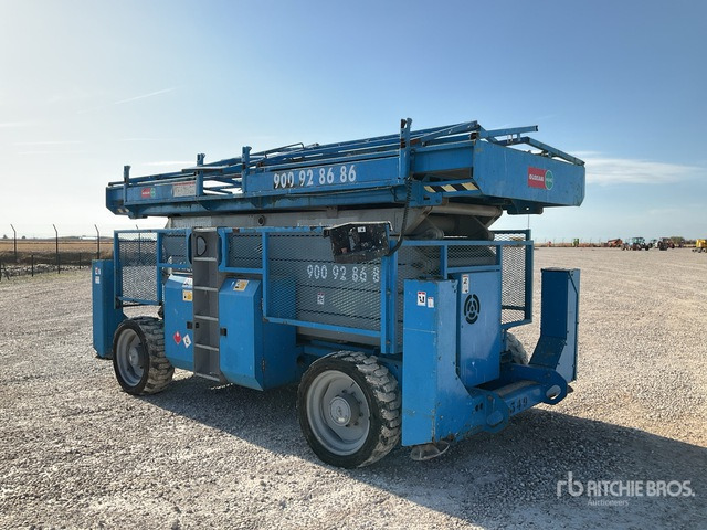 2006 Genie GS5390RT 4x4 Diesel Scissor Lift - Käärlift: pilt 4 2006 Genie GS5390RT 4x4 Diesel Scissor Lift - Käärlift: pilt 4