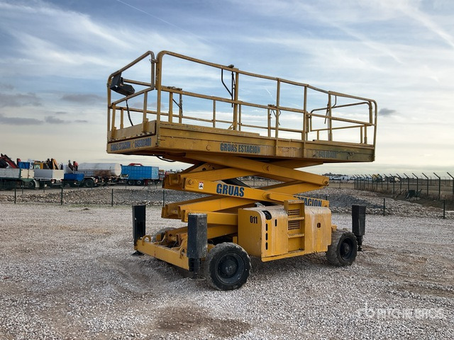 2006 Haulotte H12SXL 4x4 Diesel Scissor Lift - Käärlift: pilt 1 2006 Haulotte H12SXL 4x4 Diesel Scissor Lift - Käärlift: pilt 1