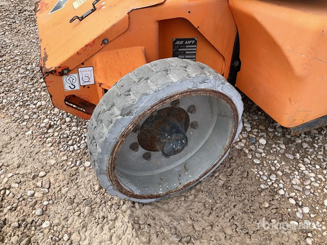 2006 JLG E400AN 2WD Electric Articulating Boom Lift - Liigendpoom: pilt 4 2006 JLG E400AN 2WD Electric Articulating Boom Lift - Liigendpoom: pilt 4