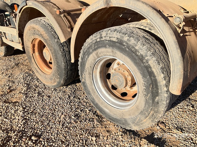 2007 Renault Kerax 410.42 8x4 Twin-Steer Tri/A Dump Truck - Kallurauto: pilt 5 2007 Renault Kerax 410.42 8x4 Twin-Steer Tri/A Dump Truck - Kallurauto: pilt 5