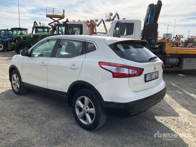 2015 Nissan Qashqai 4WD SUV - Maastur: pilt 3 2015 Nissan Qashqai 4WD SUV - Maastur: pilt 3