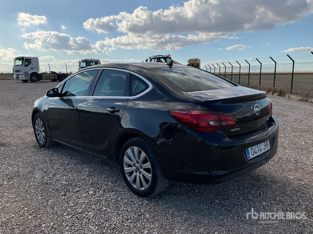2015 Opel Astra Automobile - Auto: pilt 4 2015 Opel Astra Automobile - Auto: pilt 4