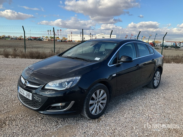 2015 Opel Astra Automobile - Auto: pilt 1 2015 Opel Astra Automobile - Auto: pilt 1