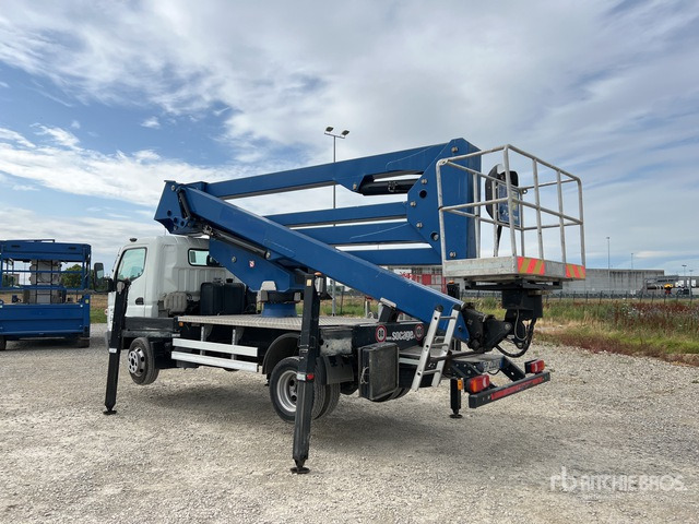 2011 Mitsubishi Canter 6C15 Socage DA 328 on 4x2 Bucket Truck - Veoautolt tõusev platvorm: pilt 3 2011 Mitsubishi Canter 6C15 Socage DA 328 on 4x2 Bucket Truck - Veoautolt tõusev platvorm: pilt 3