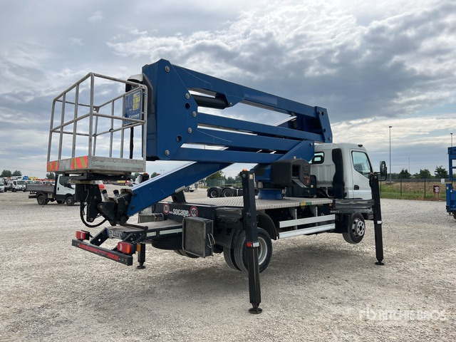 2011 Mitsubishi Canter 6C15 Socage DA 328 on 4x2 Bucket Truck - Veoautolt tõusev platvorm: pilt 4 2011 Mitsubishi Canter 6C15 Socage DA 328 on 4x2 Bucket Truck - Veoautolt tõusev platvorm: pilt 4