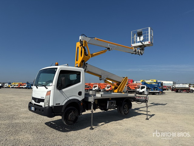 2011 Nissan Cabstar 35 - 11 2011 Multitel Pagliero MX250EX ... Bucket Truck - Veoautolt tõusev platvorm: pilt 1 2011 Nissan Cabstar 35 - 11 2011 Multitel Pagliero MX250EX ... Bucket Truck - Veoautolt tõusev platvorm: pilt 1