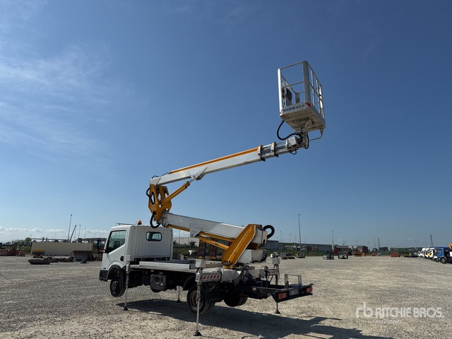 2011 Nissan Cabstar 35 - 11 2011 Multitel Pagliero MX250EX ... Bucket Truck - Veoautolt tõusev platvorm: pilt 3 2011 Nissan Cabstar 35 - 11 2011 Multitel Pagliero MX250EX ... Bucket Truck - Veoautolt tõusev platvorm: pilt 3