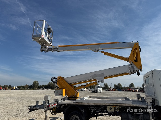2011 Nissan Cabstar 35 - 11 2011 Multitel Pagliero MX250EX ... Bucket Truck - Veoautolt tõusev platvorm: pilt 5 2011 Nissan Cabstar 35 - 11 2011 Multitel Pagliero MX250EX ... Bucket Truck - Veoautolt tõusev platvorm: pilt 5